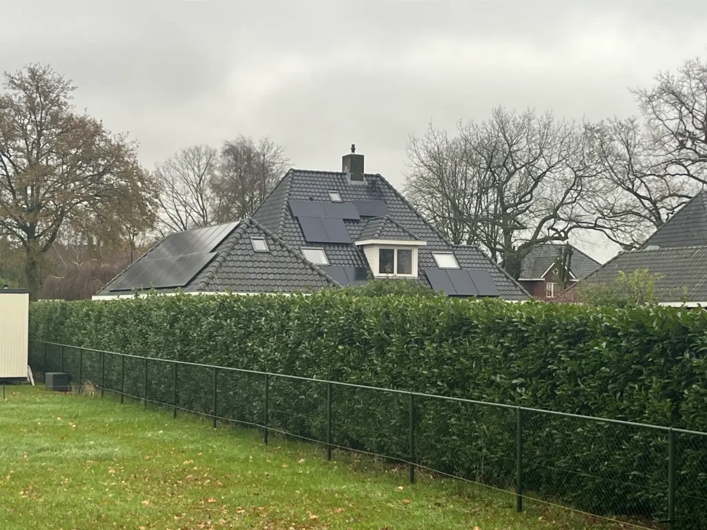 Woning met zonnepanelen op het dak in de regio Nijmegen