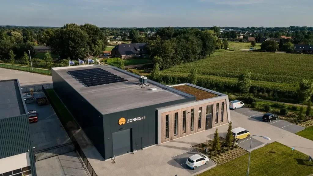 Zakelijk zonnepanelenproject van 100% Zonnig